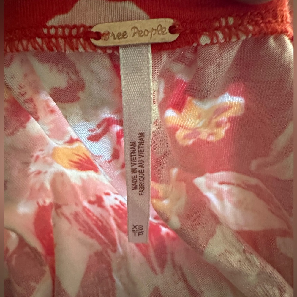 Free People Baja Babe Red Floral Print Tie Back Cold Shoulder Tee Size XS NWT - Picture 11 of 11